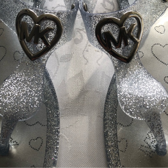 Michael Kors Girls Size 4 Silver Sparkly Rubber Sandals Open-Toe Shoes Flip-Flop - Picture 6 of 12